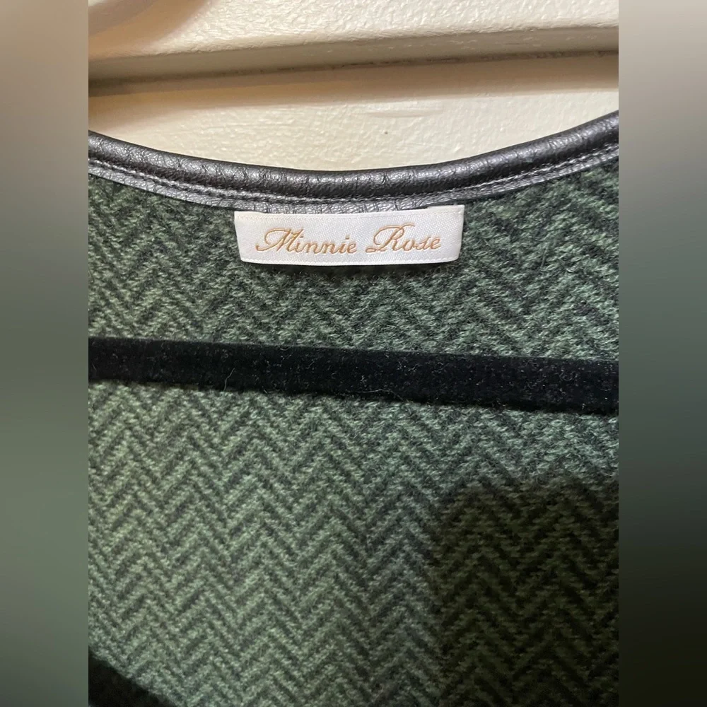 Cashmere Minnie Rose Knee Length Dress - Picture 2 of 8